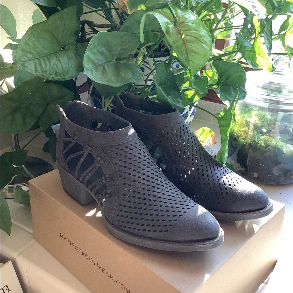 [FP] NIB everyday ankle cut bootie